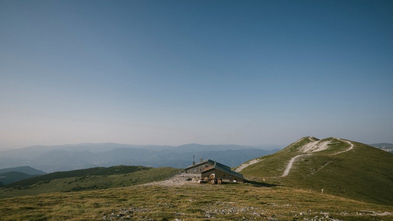 Fisherman's Cabin, Schneeberg, Hut, Schneebergland, Vienna Alps in Lower Austria, © Wiener Alpen/Sophie Menegaldo A fisherman's cabin on Schneeberg, nestled amid the vast alpine mountain landscape