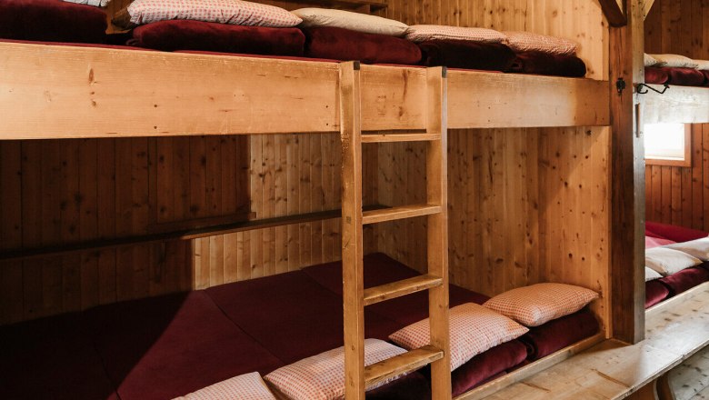 Fisherman's Cabin, Schneeberg, Hut, Schneebergland, Vienna Alps in Lower Austria, © Wiener Alpen/Sophie Menegaldo Dormitory-style accommodations in the fishing cabin on Schneeberg, with simple wooden bunk beds