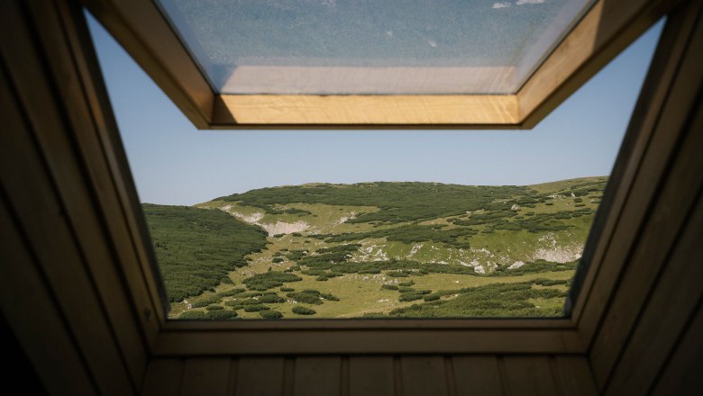 Damböckhaus, Schneeberg, hut, Schneebergland, Vienna Alps in Lower Austria, © Wiener Alpen/Sophie Menegaldo View through a skylight of the mountain landscape near the Damböckhaus on the Schneeberg