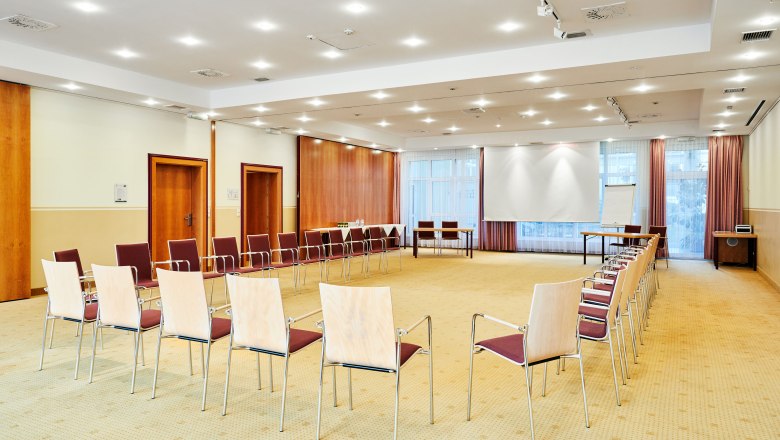 Konferenzraum mit Stuhlkreis im Hotel Schneeberghof.