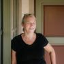 A smiling employee in front of the entrance to the Damb&ouml;ckhaus on Schneeberg