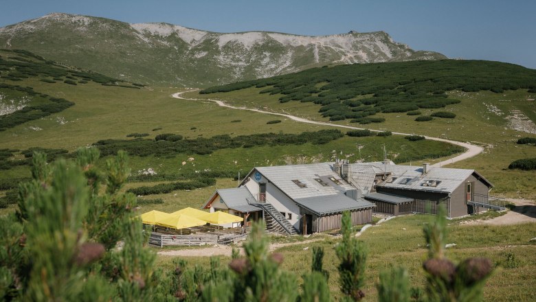 Damböckhaus, Schneeberg, hut, Schneebergland, Vienna Alps in Lower Austria, © Wiener Alpen/Sophie Menegaldo Panoramic view of the Damböckhaus on the Schneeberg with the surrounding mountain landscape
