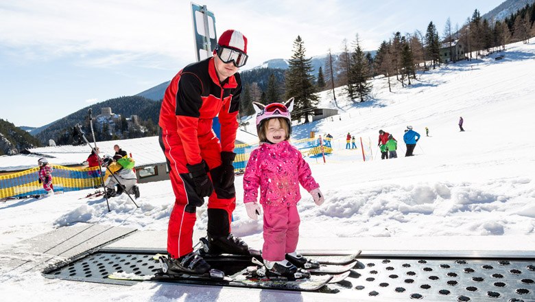 Skilehrer mit kleiner Skischülerin, © Franz Zwickl